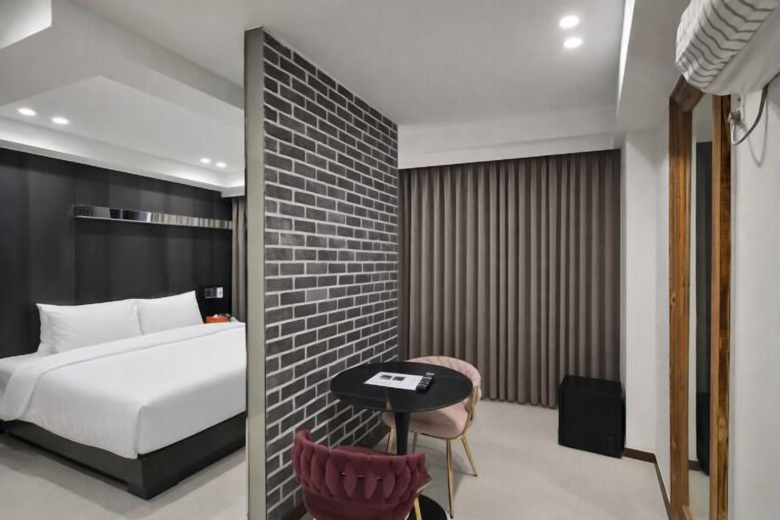 特色装修、特色家居、办公桌、遮光窗帘