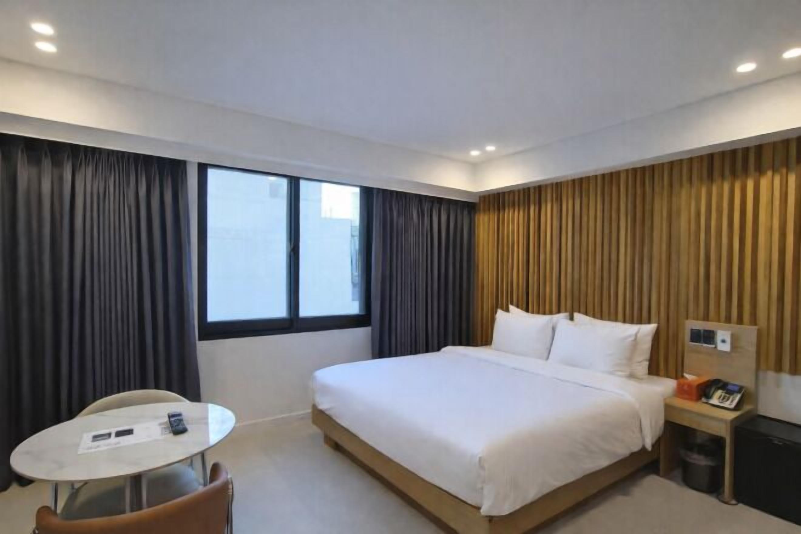 特色装修、特色家居、办公桌、遮光窗帘