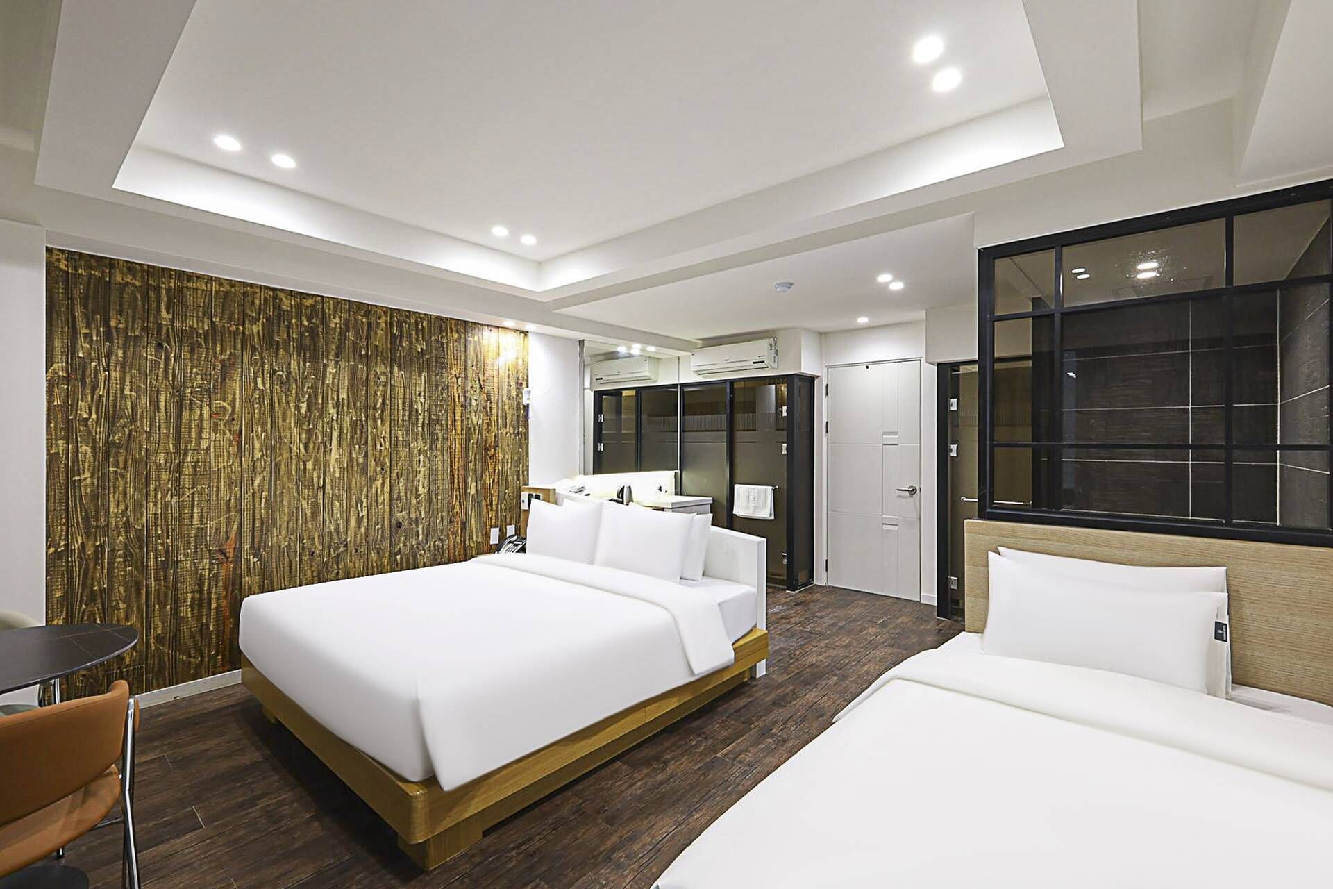 deluxe twin room | 2 bedrooms, individually decorated, individually furnished, desk