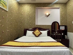Minibar, desk, free WiFi - Huong Mai 2 Hotel (Ho Chi Minh City)