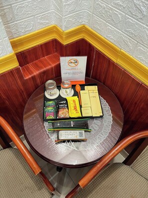 Deluxe Double Room, 1 Queen Bed | Minibar, desk, free WiFi - Huong Mai 2 Hotel (Ho Chi Minh City)