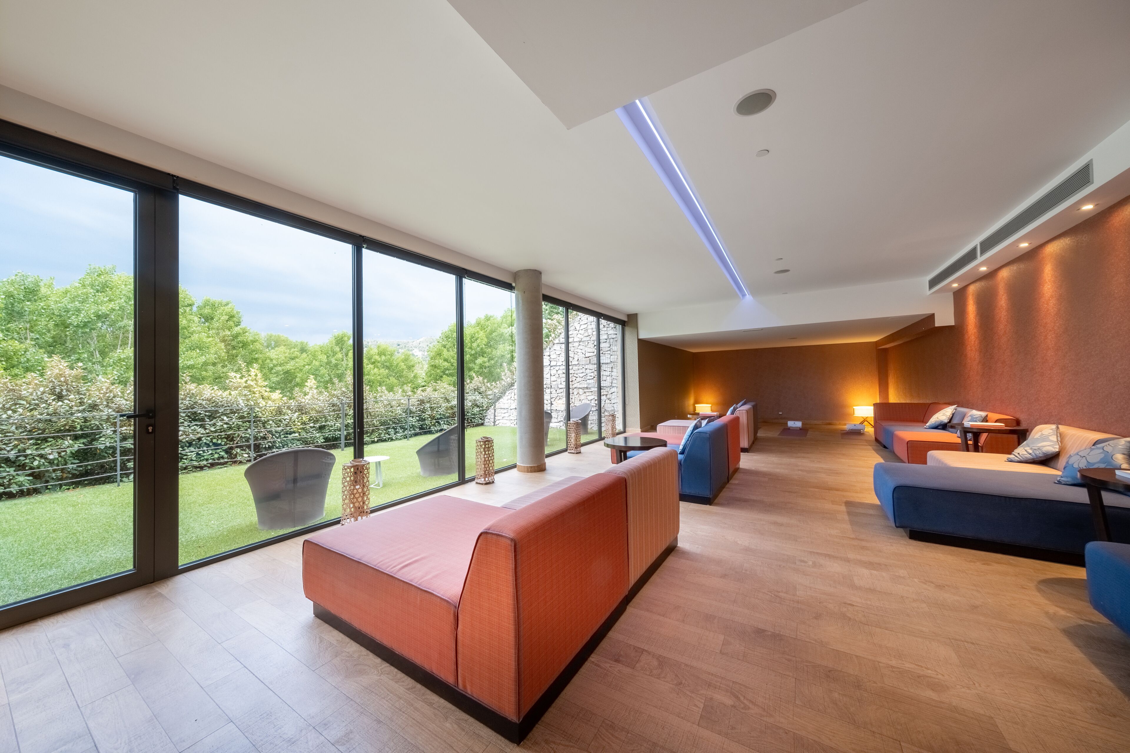 sauna, hot tub, steam room, turkish bath/hammam, body treatments