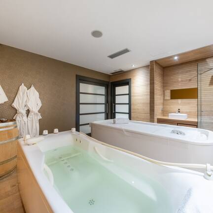 Sauna, hot tub, steam room, Turkish bath, body treatments, body wraps