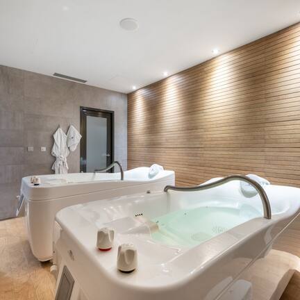 Sauna, hot tub, steam room, Turkish bath, body treatments, body wraps