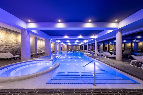 Indoor pool, outdoor pool