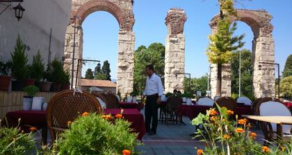 Wallabies Aquaduct Hotel