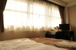 Chambre Standard, 1 lit double, non-fumeurs | Bureau, rideaux occultants, fer et planche à repasser, Wi-Fi gratuit