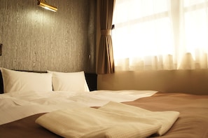 Chambre Standard, 1 lit double, non-fumeur | Bureau, rideaux d’obscurcissement, fer et planche à repasser