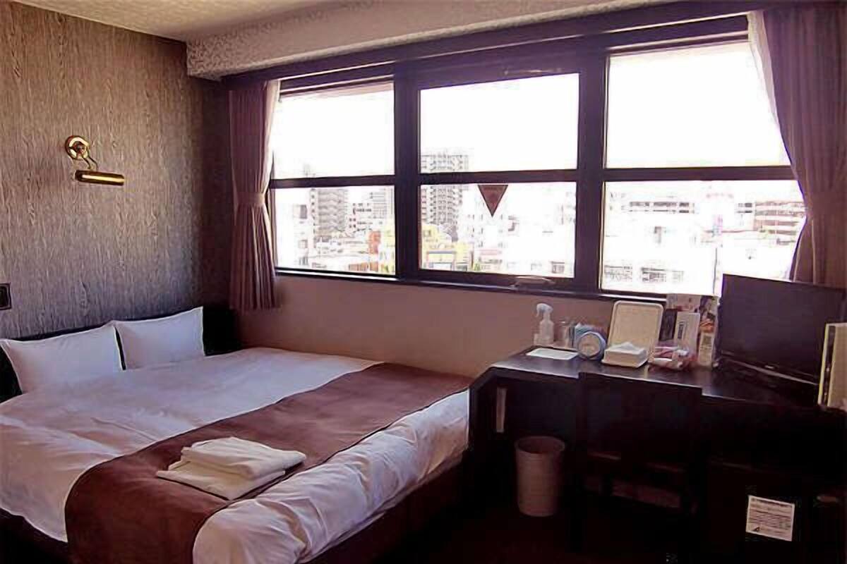 Desk, blackout drapes, iron/ironing board, free WiFi