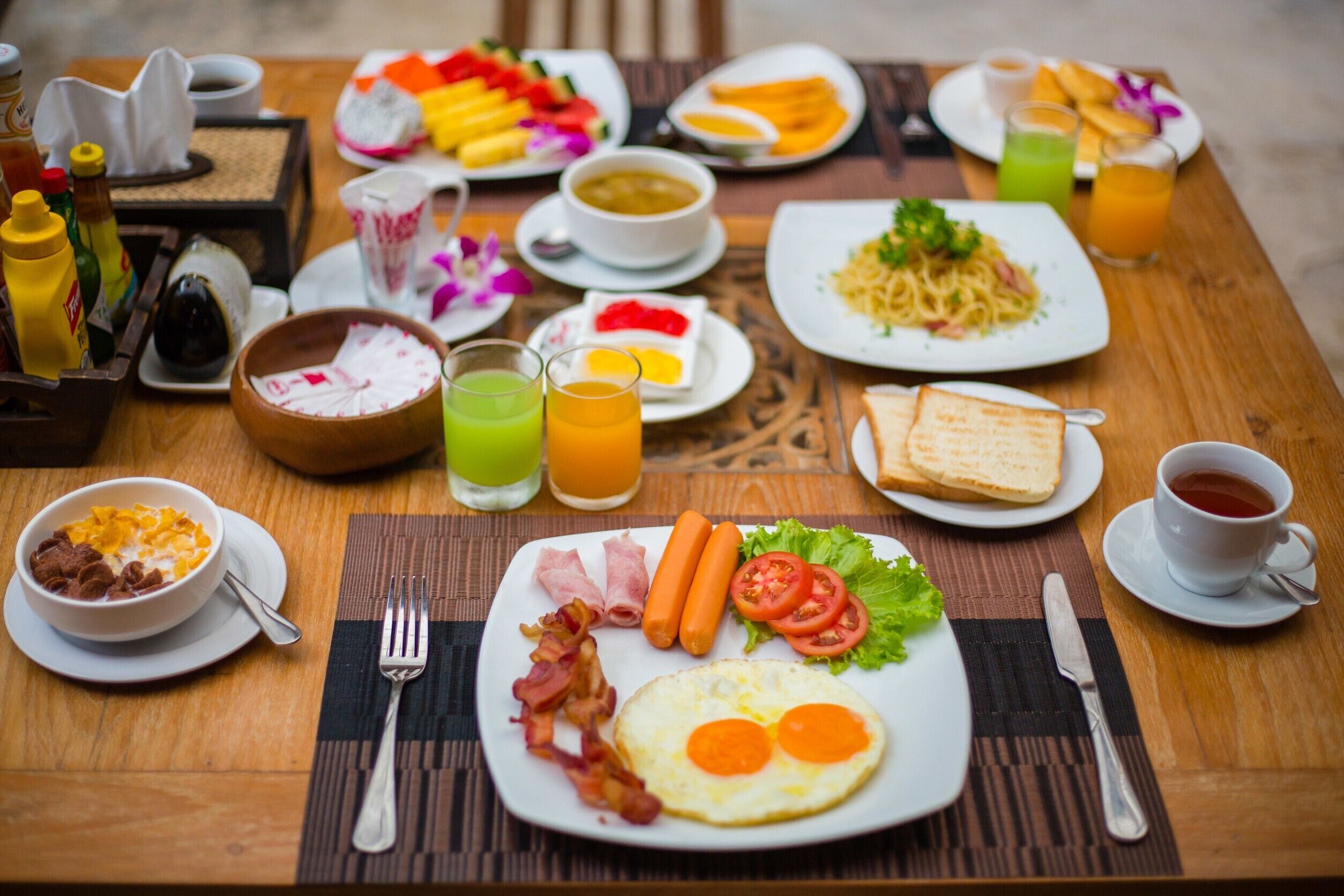 daily buffet breakfast (thb 350 per person)