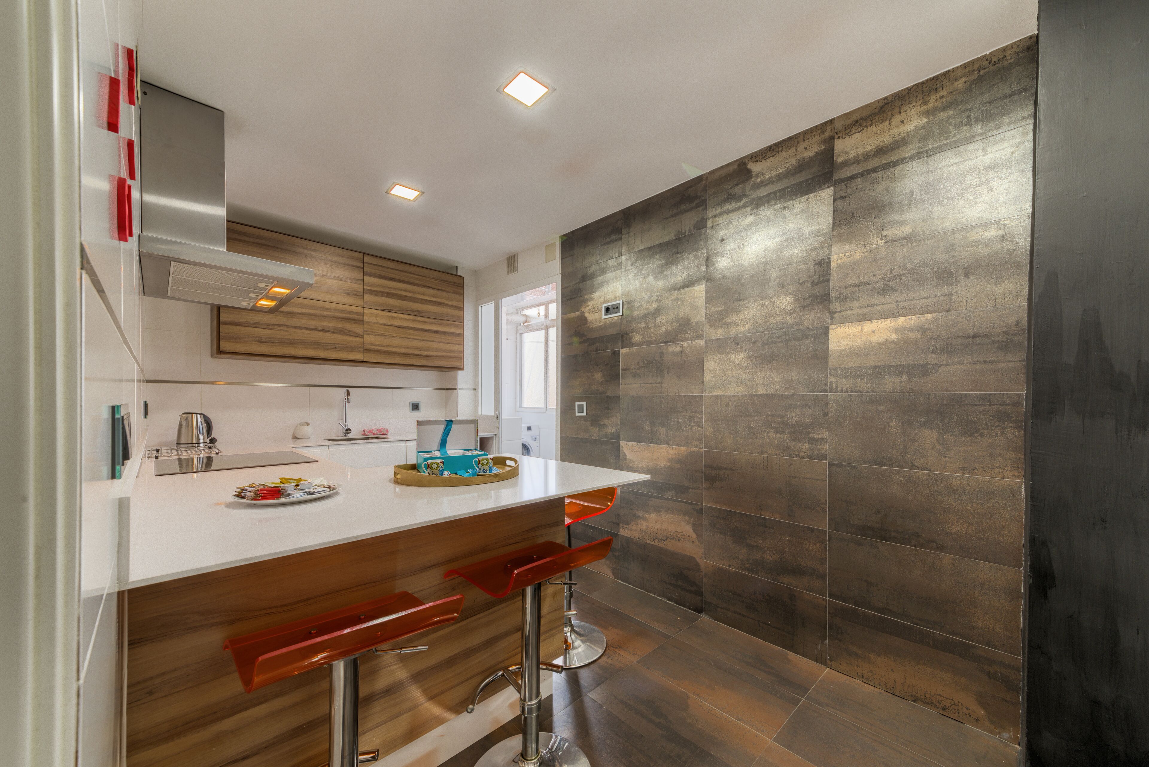 3 bedroom with terrace close beach Paseo Maritimo Antonio Machado  | Privékeuken | Een koelkast/vriezer, een magnetron, een oven, een kookplaat