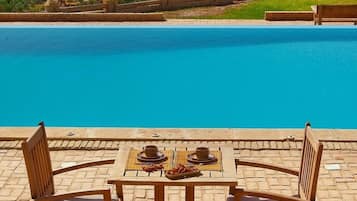 Lunch and dinner served