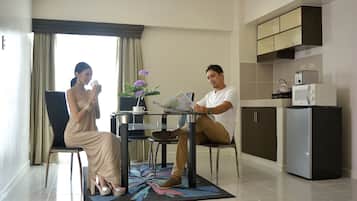Presidential Suite, 2 Bedrooms, Non Smoking, City View | In-room dining