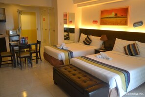 ห้องพรีเมียร์, ปลอดบุหรี่, เห็นวิวทะเลสาบบางส่วน | ตู้นิรภัยในห้องพัก, โต๊ะทำงาน, ผ้าม่านกันแสง, ผ้าปูที่นอน