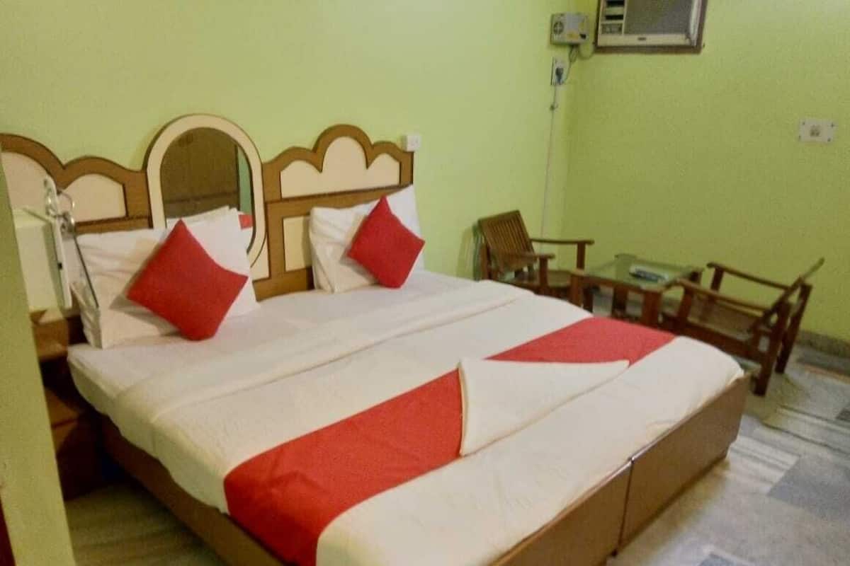 Deluxe AC Room | Desk, cribs (surcharge), rollaway beds (surcharge), WiFi (free)