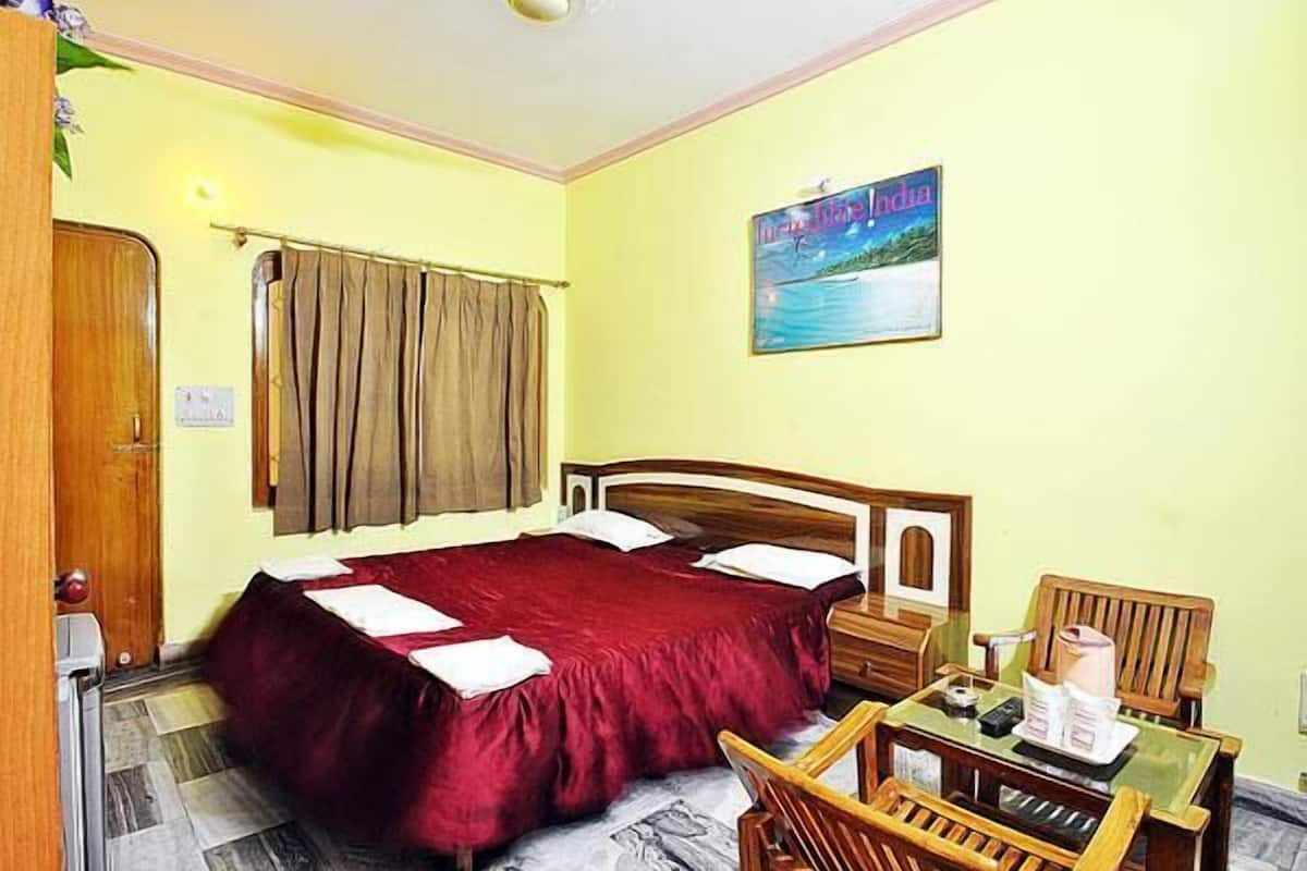 Suite | Desk, cribs (surcharge), rollaway beds (surcharge), WiFi (free)