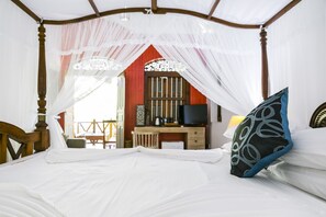 Grand Deluxe Room | Minibar, in-room safe, desk, free cribs/infant beds - Thambapanni Retreat (Unawatuna)