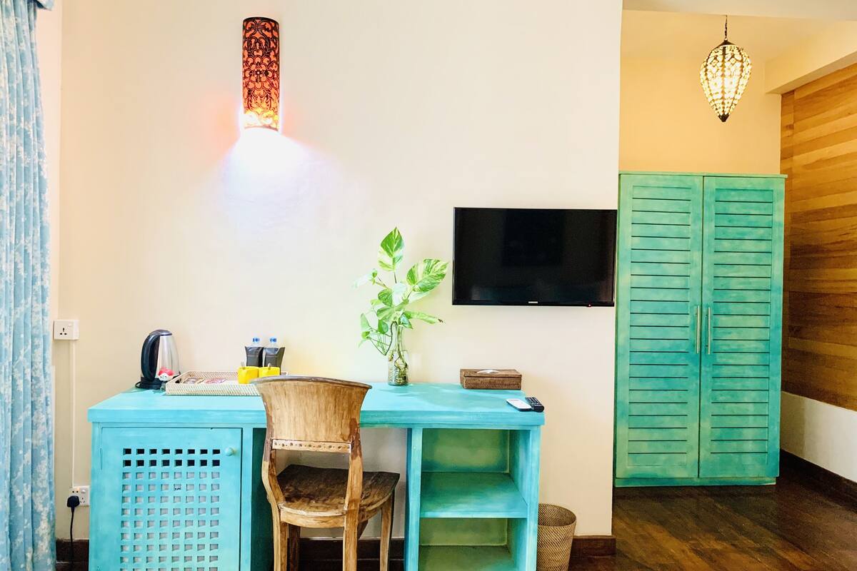 Quarto luxo | Roupas de cama premium, frigobar, cofres nos quartos, escrivaninha