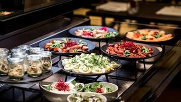 Café da manhã com buffet todos os dias (PLN 80 por pessoa)