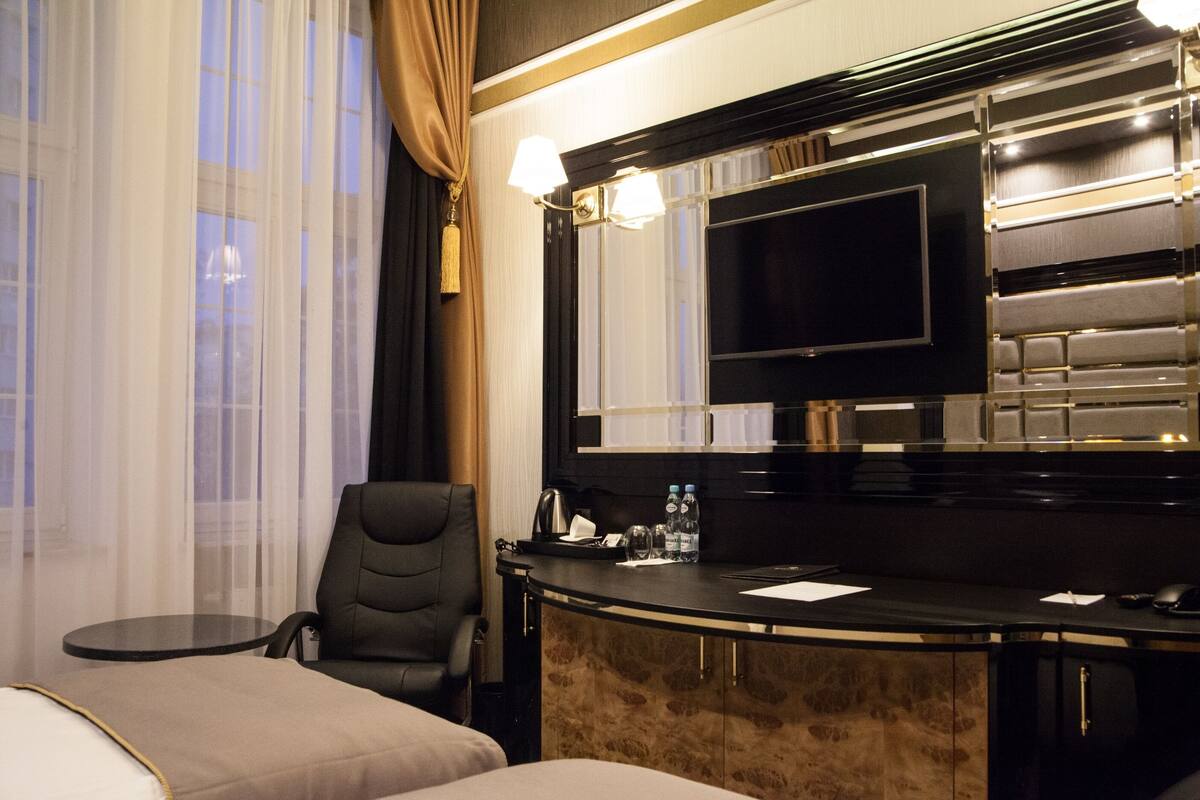 Minibar, in-room safe, desk, soundproofing