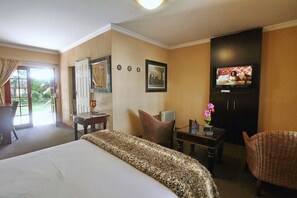 Luxury-Doppelzimmer, 1 Queen-Bett | Hochwertige Bettwaren, Zimmersafe, Schreibtisch, Verdunkelungsvorhänge