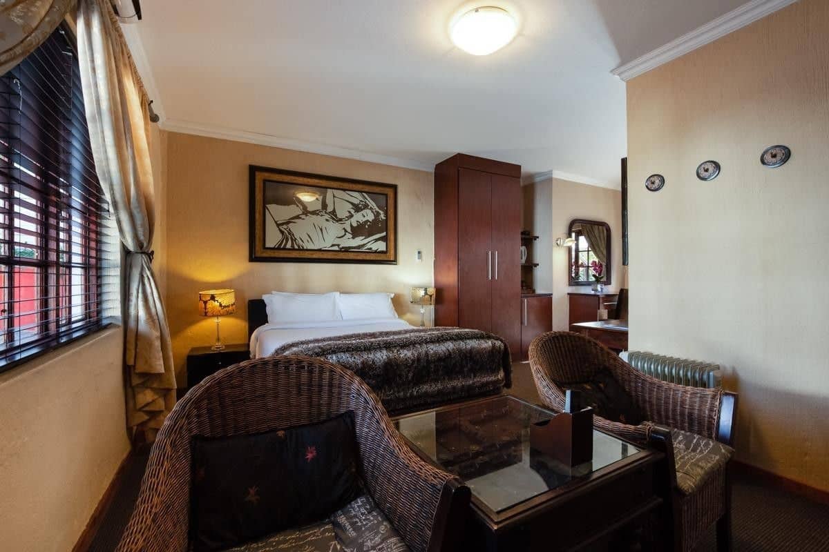 Habitación doble de lujo, 1 cama Queen size | Ropa de cama de alta calidad y caja de seguridad en la habitación 