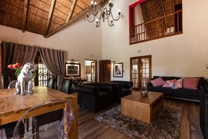 Lobby lounge - Villa D'or Guest House (Sandton)