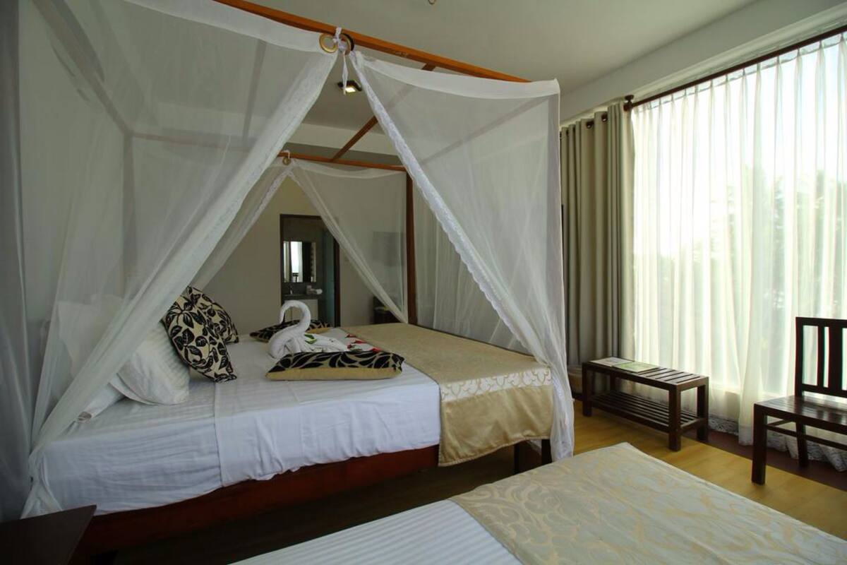 Minibar, két bảo mật tại phòng, bàn, phòng cách âm