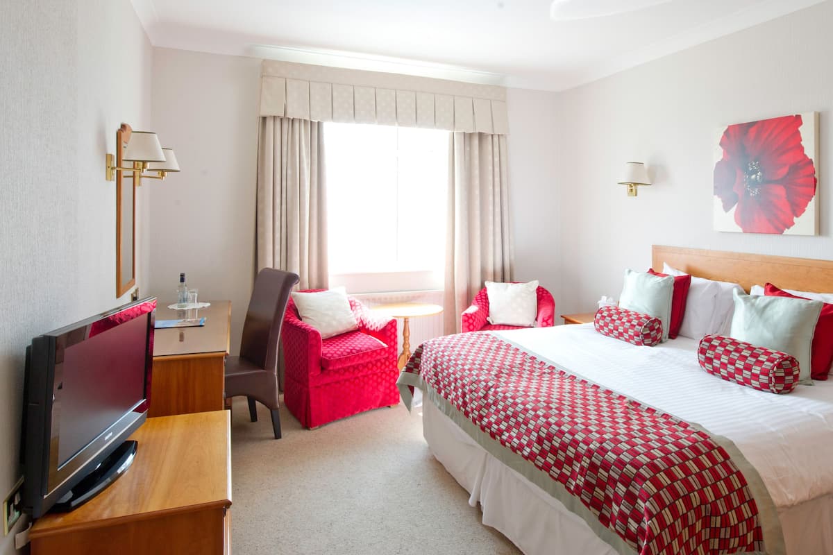 In-room safe, desk, iron/ironing board, free WiFi