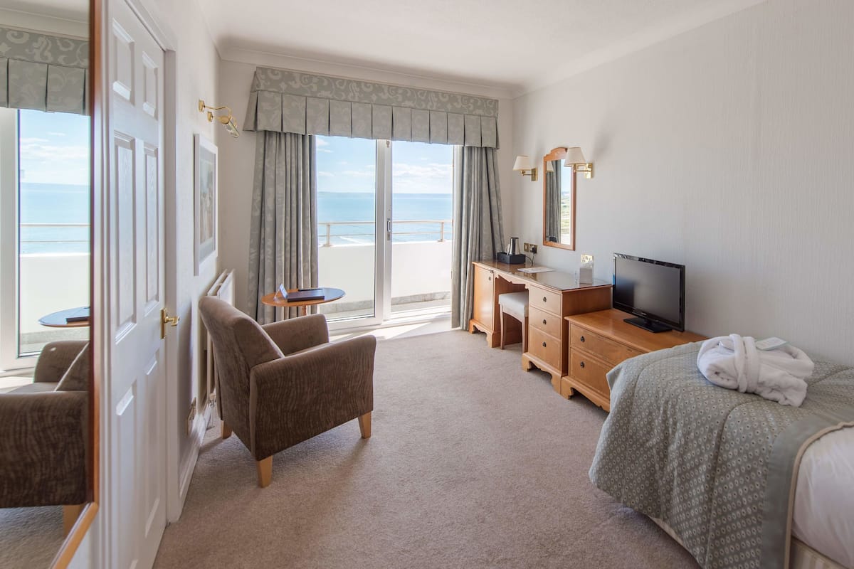 Single Room, Sea View