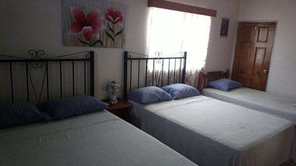 Family Room | Soundproofing, free WiFi