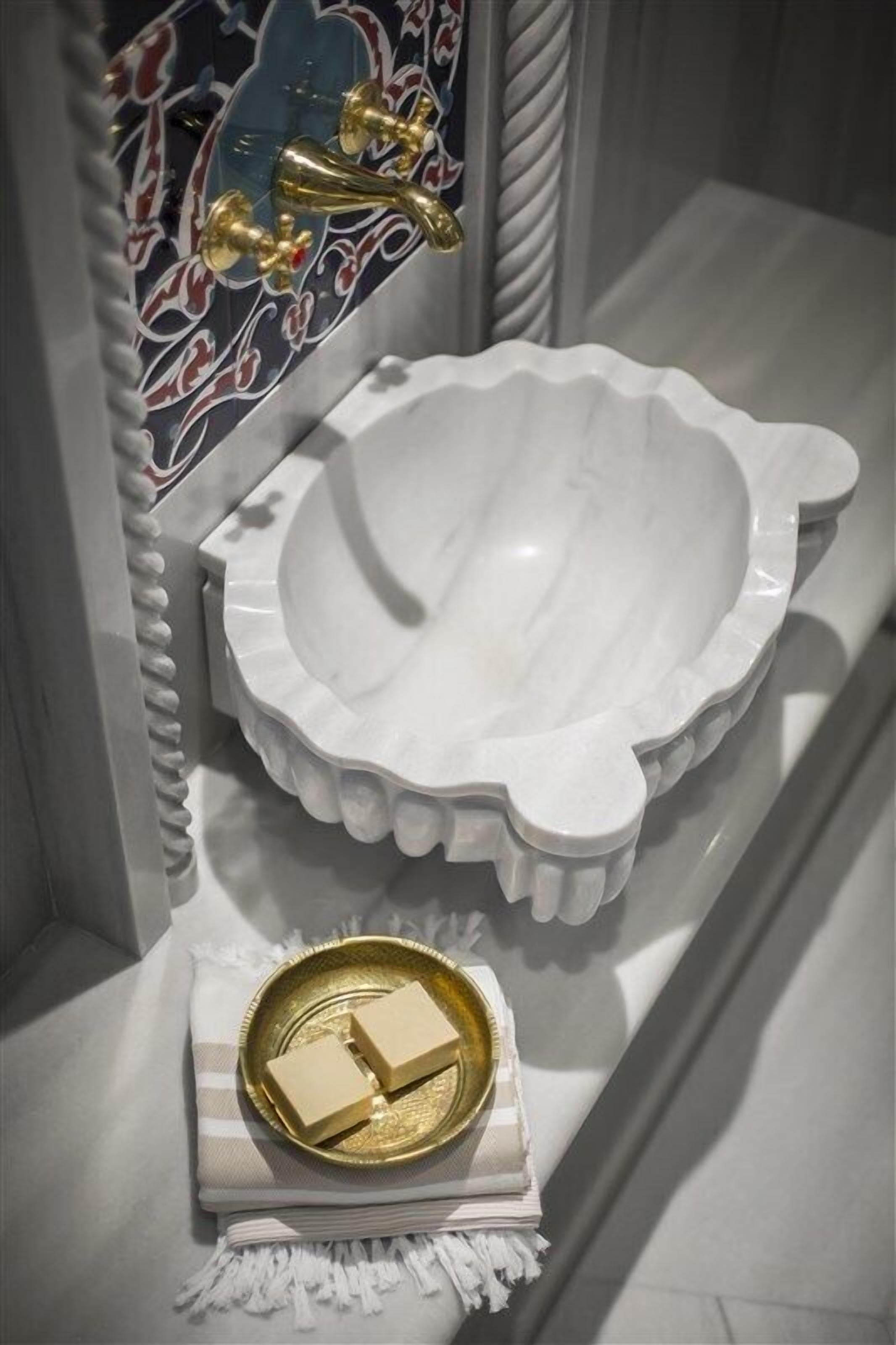 sauna, hot tub, steam room, turkish bath/hammam, body treatments