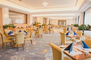 점심 식사 및 저녁 식사 제공, 세계 요리