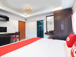 Habitación Deluxe doble | Minibar, caja fuerte, escritorio y wifi gratis