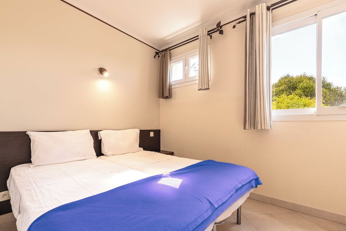 House, 2 rooms, sleeps 4 | 2 bedrooms, cribs/infant beds