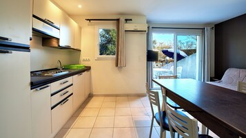 Refrigerador, microondas, placa de cocina, lavavajillas