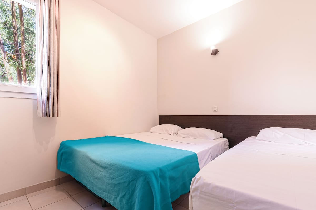 House, 2 rooms, sleeps 5 | 2 bedrooms, cribs/infant beds