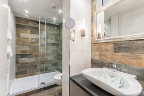 Superior Double Room, Private Bathroom | Bathroom