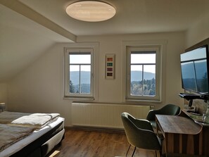 Deluxe-Doppelzimmer, eigenes Bad, Bergblick