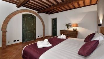 Desk, blackout curtains, free WiFi, bed sheets