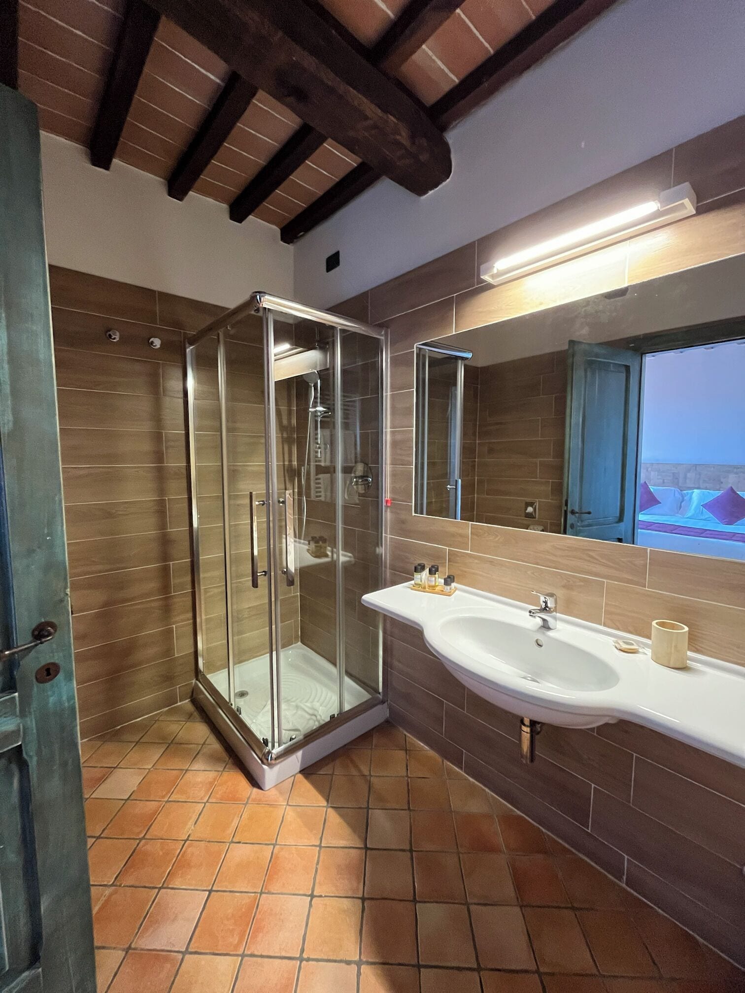 Camera Economy | Bagno | Doccia, set di cortesia gratuito, asciugacapelli, accappatoio