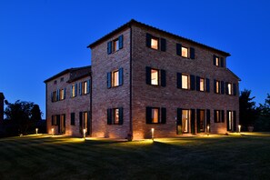 Front of property - Porsenna Resort (Castiglione del Lago)