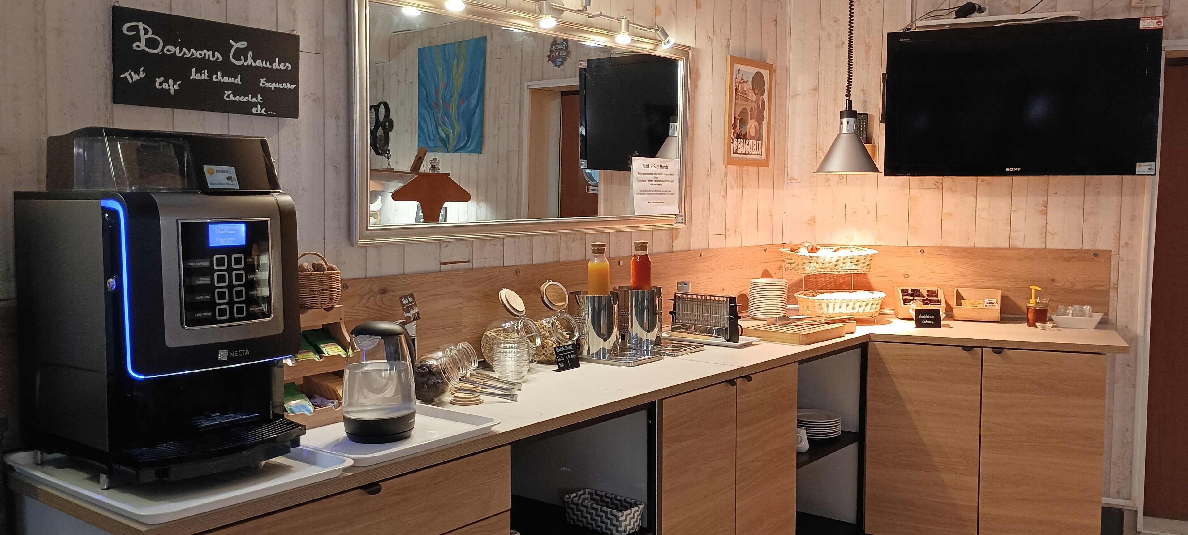 Daily buffet breakfast (EUR 9.50 per person)