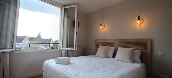 Premium bedding, in-room safe, blackout curtains, iron/ironing board - Hôtel Le P'tit Monde (Montignac)