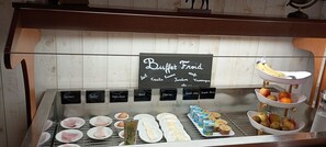 Daily buffet breakfast for a fee - Hôtel Le P'tit Monde (Montignac)
