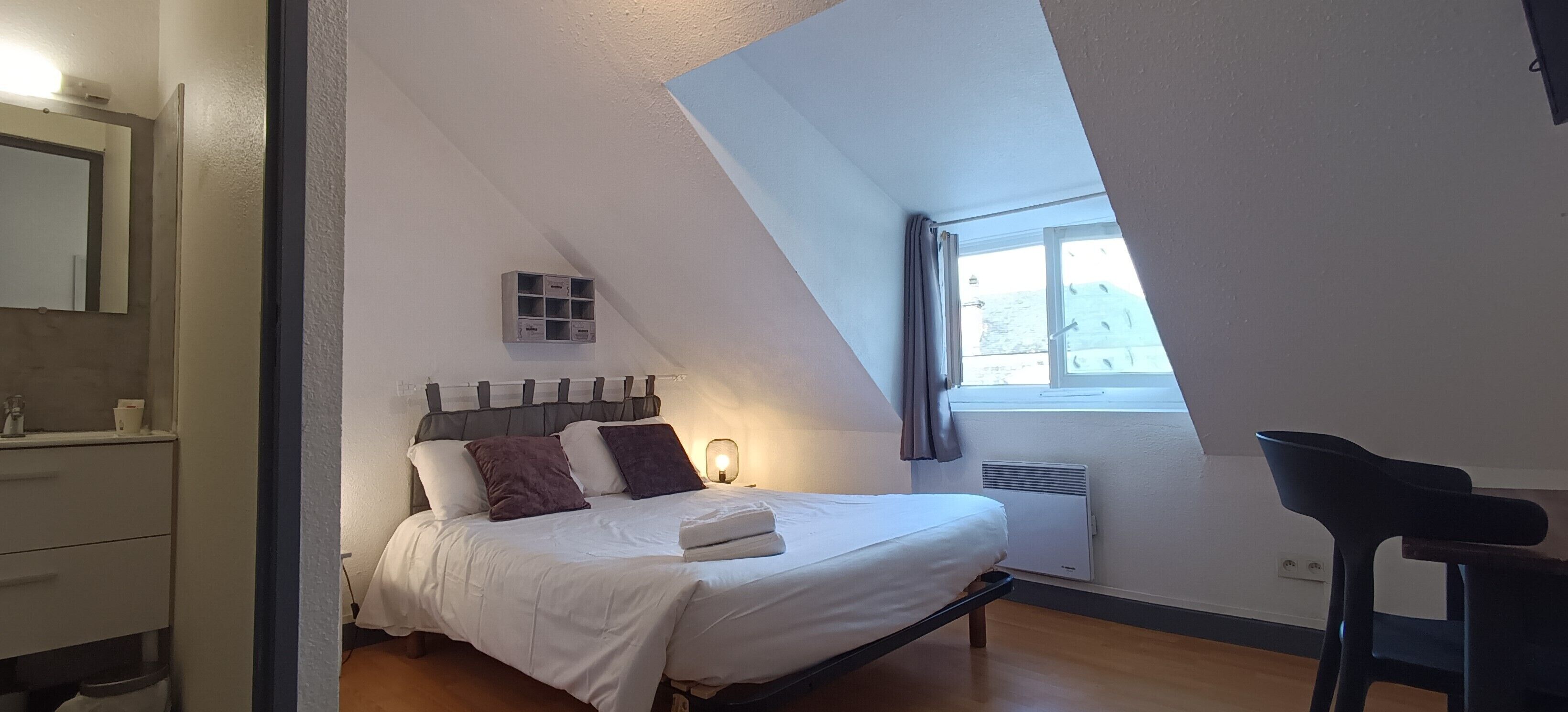 Economy Double Room, 1 Double Bed, Private Bathroom | Premium bedding, in-room safe, blackout curtains, iron/ironing board