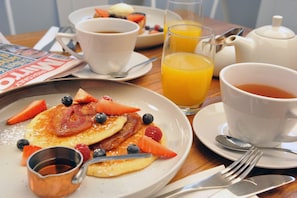 Daily cooked-to-order breakfast for a fee - Gateway Lodge Donegal (Donegal)