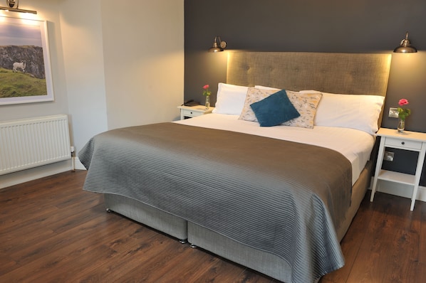 Superior Double Room, 1 King Bed | Soundproofing, iron/ironing board, free WiFi, bed sheets