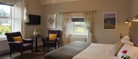 Superior Double Room, 1 King Bed | Soundproofing, iron/ironing board, free WiFi, bed sheets