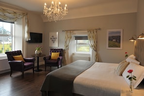 Soundproofing, iron/ironing board, free WiFi, bed sheets - Gateway Lodge Donegal (Donegal)